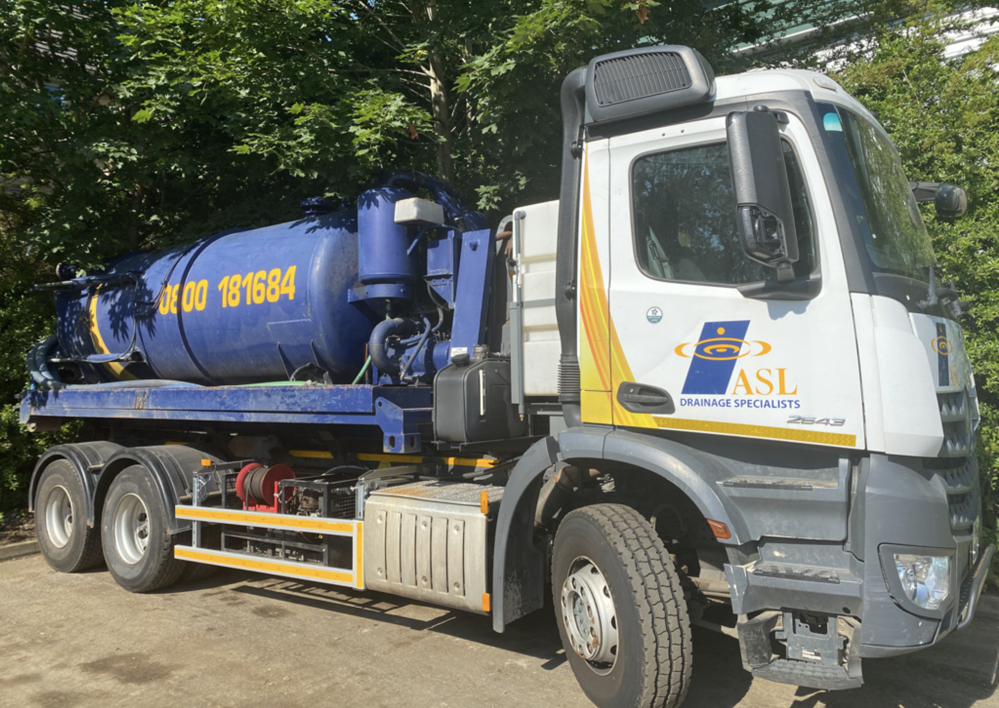 An image of one of the ASL Limited tanker for septic tank, cesspit and treatment plant emptying